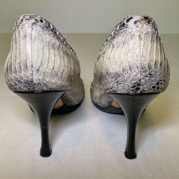 Manolo Blahnik GUC Size 40 Silver and Black Snakeskin Heels Pumps - Picture 6 of 10